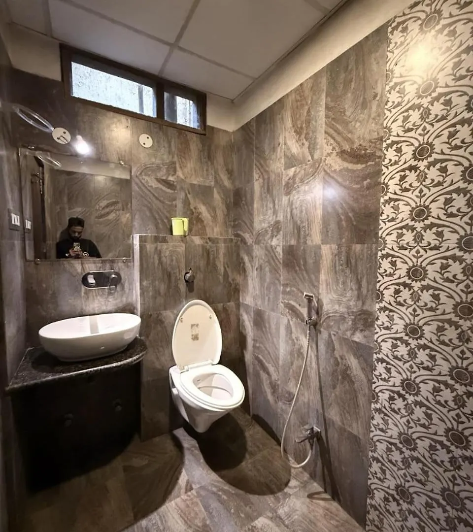 **** Hotel Rajkamal Palace - Near Kashi Vishwanath Temple Waranasi Indie